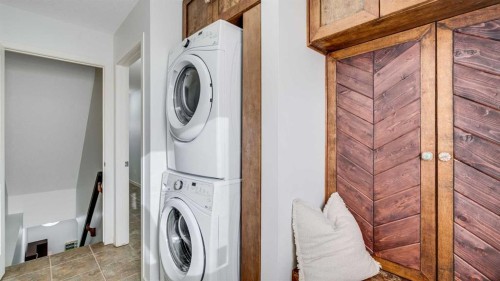 389 Cranberry Circle Se, Calgary, AB - Indoor Photo Showing Laundry Room