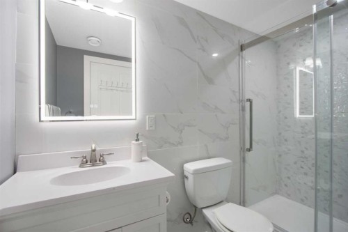 17 Carrington Manor Nw, Calgary, AB - Indoor Photo Showing Bathroom