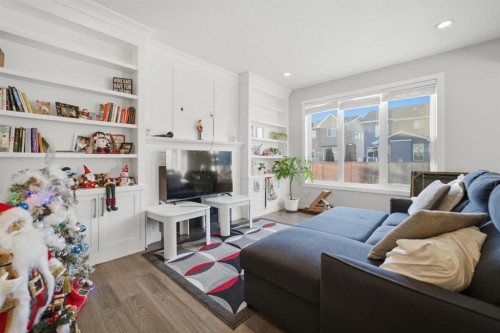 115 Bayview Circle, Airdrie, AB - Indoor Photo Showing Living Room