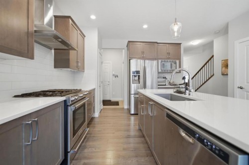 115 Bayview Circle, Airdrie, AB - Indoor Photo Showing Kitchen With Upgraded Kitchen