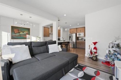 115 Bayview Circle, Airdrie, AB - Indoor Photo Showing Living Room