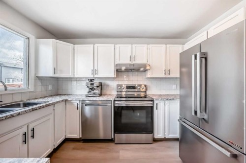 212 Cedarbrook Bay Sw, Calgary, AB - Indoor Photo Showing Kitchen With Double Sink