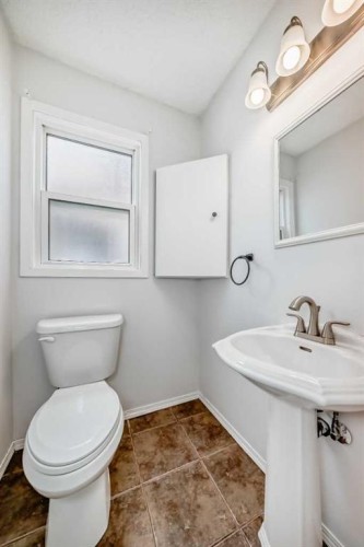 212 Cedarbrook Bay Sw, Calgary, AB - Indoor Photo Showing Bathroom