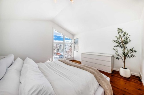 212 Cedarbrook Bay Sw, Calgary, AB - Indoor Photo Showing Bedroom