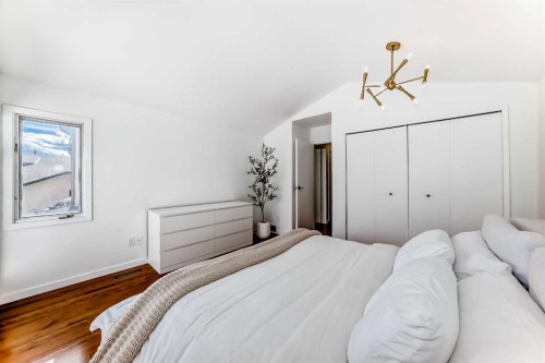 212 Cedarbrook Bay Sw, Calgary, AB - Indoor Photo Showing Bedroom