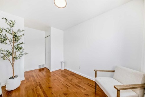212 Cedarbrook Bay Sw, Calgary, AB - Indoor Photo Showing Other Room