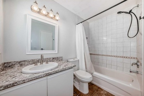 212 Cedarbrook Bay Sw, Calgary, AB - Indoor Photo Showing Bathroom