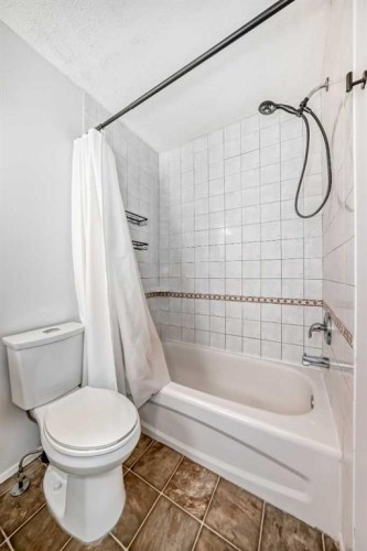 212 Cedarbrook Bay Sw, Calgary, AB - Indoor Photo Showing Bathroom