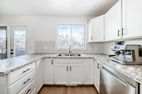 212 Cedarbrook Bay Sw, Calgary, AB - Indoor Photo Showing Kitchen With Double Sink