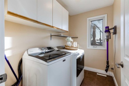 1205 Meadowbrook Drive Se, Airdrie, AB - Indoor Photo Showing Laundry Room