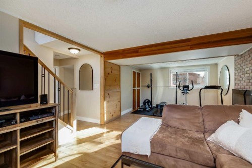 1205 Meadowbrook Drive Se, Airdrie, AB - Indoor