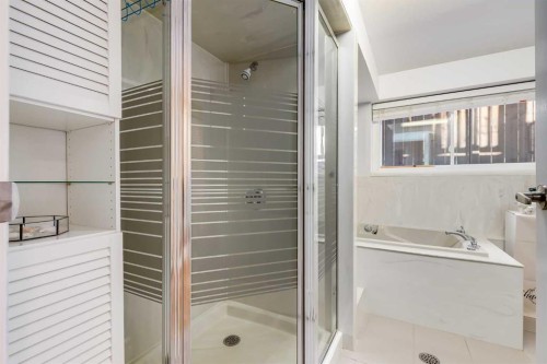 1205 Meadowbrook Drive Se, Airdrie, AB - Indoor Photo Showing Bathroom