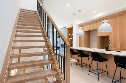 1807 Broadview Road Nw, Calgary, AB - Indoor Photo Showing Other Room