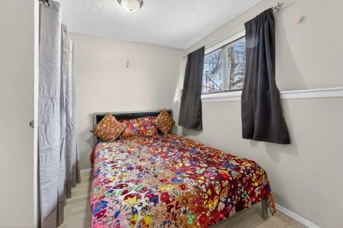 195 Fallswater Road Ne, Calgary, AB - Indoor Photo Showing Bedroom
