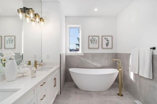 2910 14 Avenue, Calgary, AB - Indoor Photo Showing Bathroom