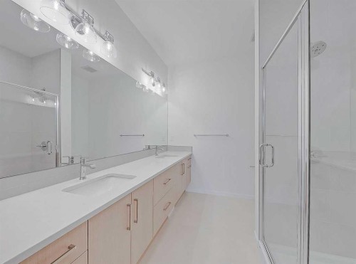 119 5 Avenue Se, High River, AB - Indoor Photo Showing Bathroom