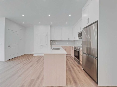 119 5 Avenue Se, High River, AB - Indoor Photo Showing Kitchen With Double Sink