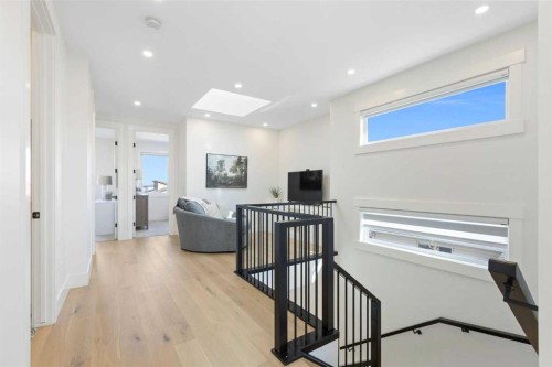 234 25 Avenue Ne, Calgary, AB - Indoor Photo Showing Other Room