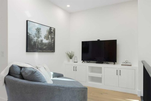 234 25 Avenue Ne, Calgary, AB - Indoor