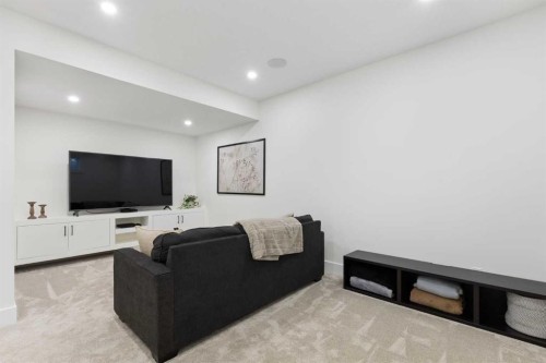 234 25 Avenue Ne, Calgary, AB - Indoor Photo Showing Other Room