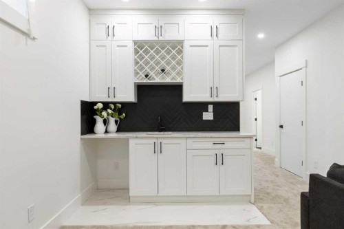 234 25 Avenue Ne, Calgary, AB - Indoor Photo Showing Other Room