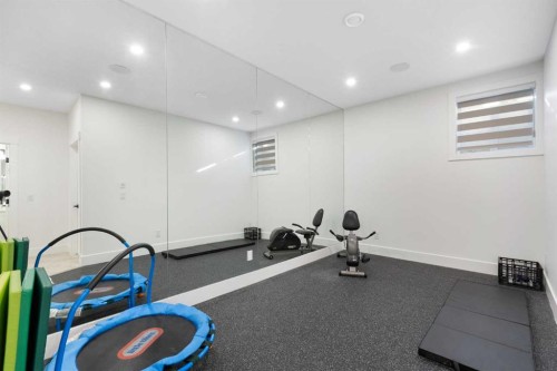 234 25 Avenue Ne, Calgary, AB - Indoor Photo Showing Gym Room