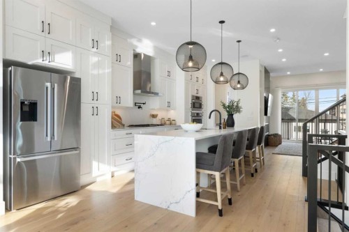 234 25 Avenue Ne, Calgary, AB - Indoor Photo Showing Kitchen With Upgraded Kitchen