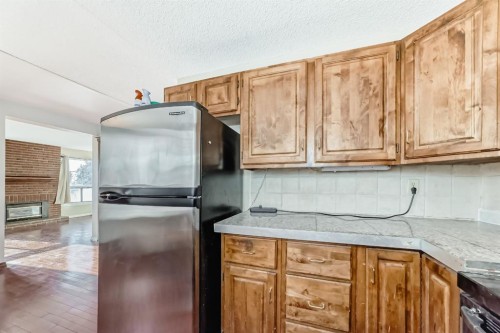 8007 Ranchview Drive Nw, Calgary, AB - Indoor Photo Showing Kitchen