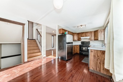 8007 Ranchview Drive Nw, Calgary, AB - Indoor Photo Showing Kitchen