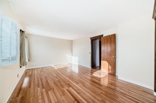 8007 Ranchview Drive Nw, Calgary, AB - Indoor Photo Showing Other Room