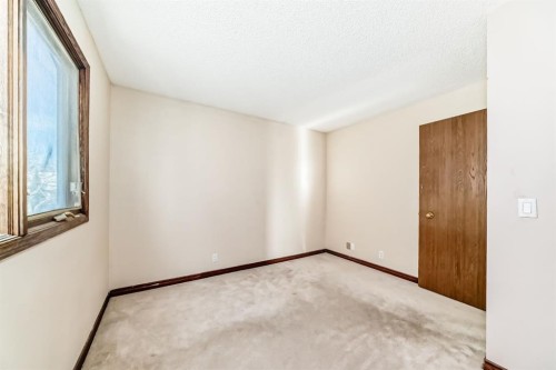 8007 Ranchview Drive Nw, Calgary, AB - Indoor Photo Showing Other Room