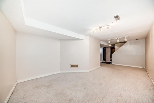 8007 Ranchview Drive Nw, Calgary, AB - Indoor Photo Showing Other Room