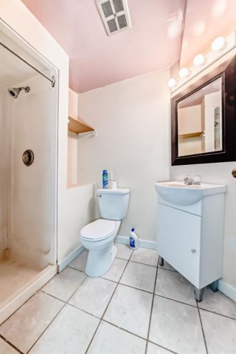 8007 Ranchview Drive Nw, Calgary, AB - Indoor Photo Showing Bathroom