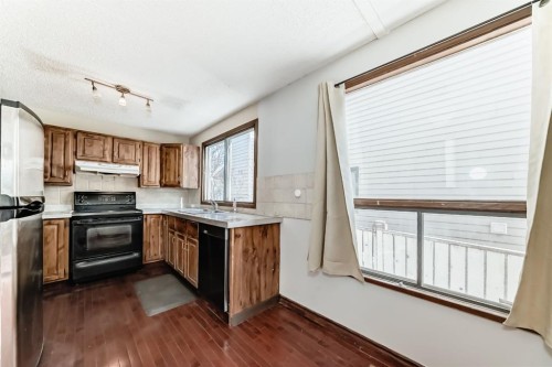 8007 Ranchview Drive Nw, Calgary, AB - Indoor Photo Showing Kitchen