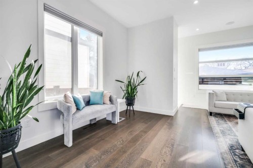 2415 25 Avenue Nw, Calgary, AB - Indoor Photo Showing Living Room