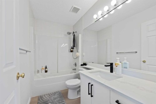 7 Country Hills Park Nw, Calgary, AB - Indoor Photo Showing Bathroom