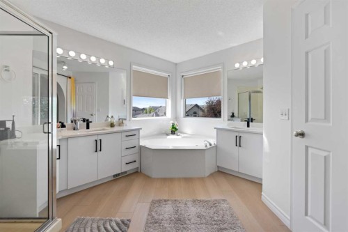 7 Country Hills Park Nw, Calgary, AB - Indoor Photo Showing Bathroom