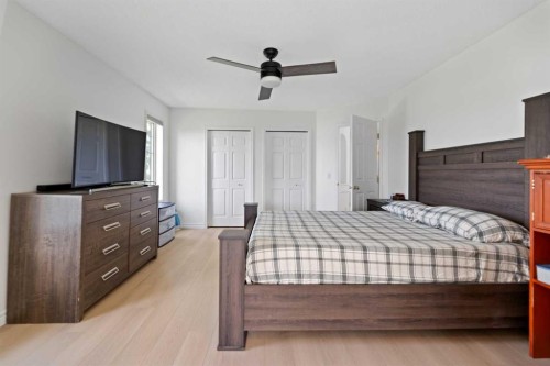 7 Country Hills Park Nw, Calgary, AB - Indoor Photo Showing Bedroom