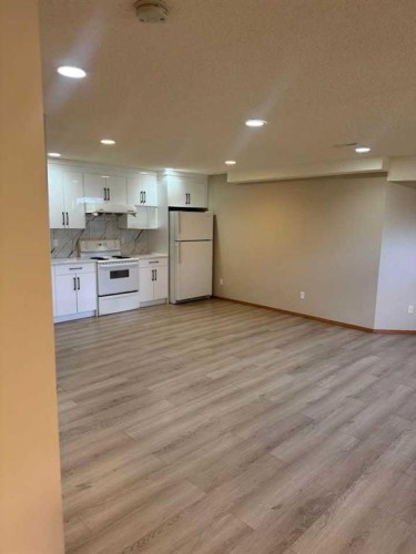 7 Country Hills Park Nw, Calgary, AB - Indoor Photo Showing Other Room