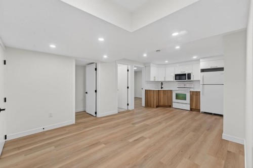 420 Pinegreen Close Ne, Calgary, AB - Indoor