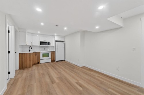 420 Pinegreen Close Ne, Calgary, AB - Indoor Photo Showing Kitchen