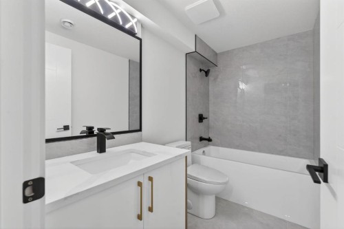 420 Pinegreen Close Ne, Calgary, AB - Indoor Photo Showing Bathroom