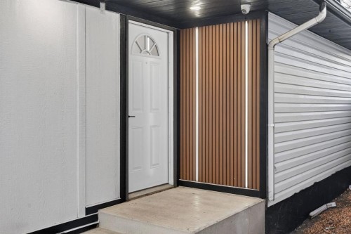 420 Pinegreen Close Ne, Calgary, AB - Indoor Photo Showing Other Room