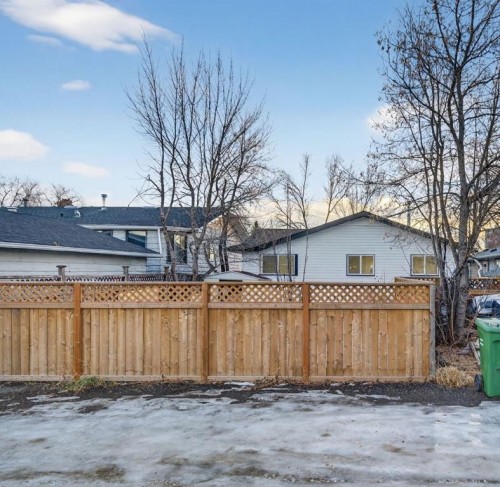 420 Pinegreen Close Ne, Calgary, AB - Outdoor