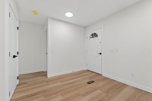 420 Pinegreen Close Ne, Calgary, AB - Indoor Photo Showing Other Room