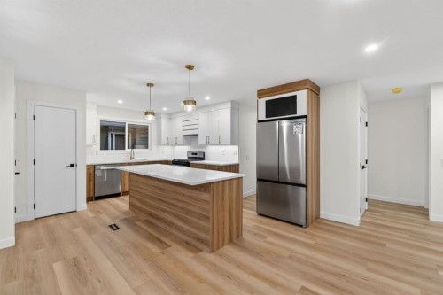 420 Pinegreen Close Ne, Calgary, AB - Indoor Photo Showing Kitchen