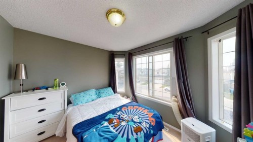 91 Royal Elm Way Nw, Calgary, AB - Indoor Photo Showing Bedroom