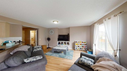 91 Royal Elm Way Nw, Calgary, AB - Indoor Photo Showing Living Room