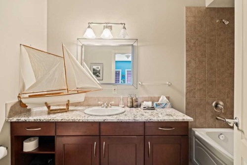 2421 Erlton Street Sw, Calgary, AB - Indoor Photo Showing Bathroom