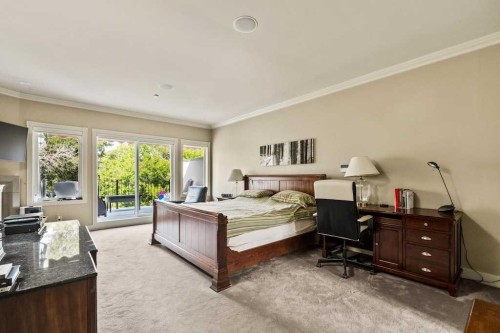 2421 Erlton Street Sw, Calgary, AB - Indoor Photo Showing Bedroom